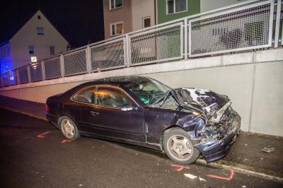 Esslingen-Sulzgries: Betrunkener rammt parkenden Pkw, dieser schleudert in den Gegenverkehr - 2 Verletzte